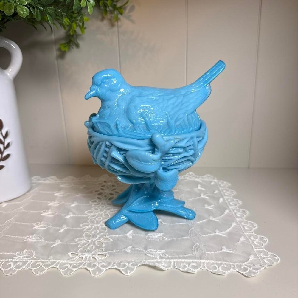 Vintage Westmoreland Blue Milk Glass Robin on Nest Covered Pedestal Dish
